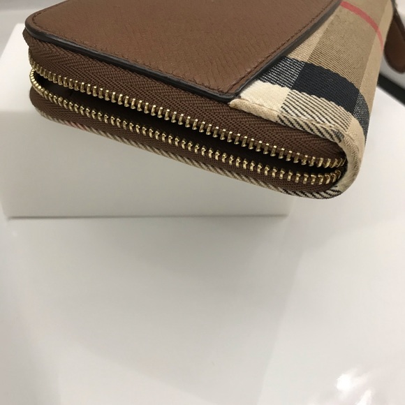 BURBERRY BROWN LEATHER CHECK WALLET/CLUTCH - Picture 7 of 7